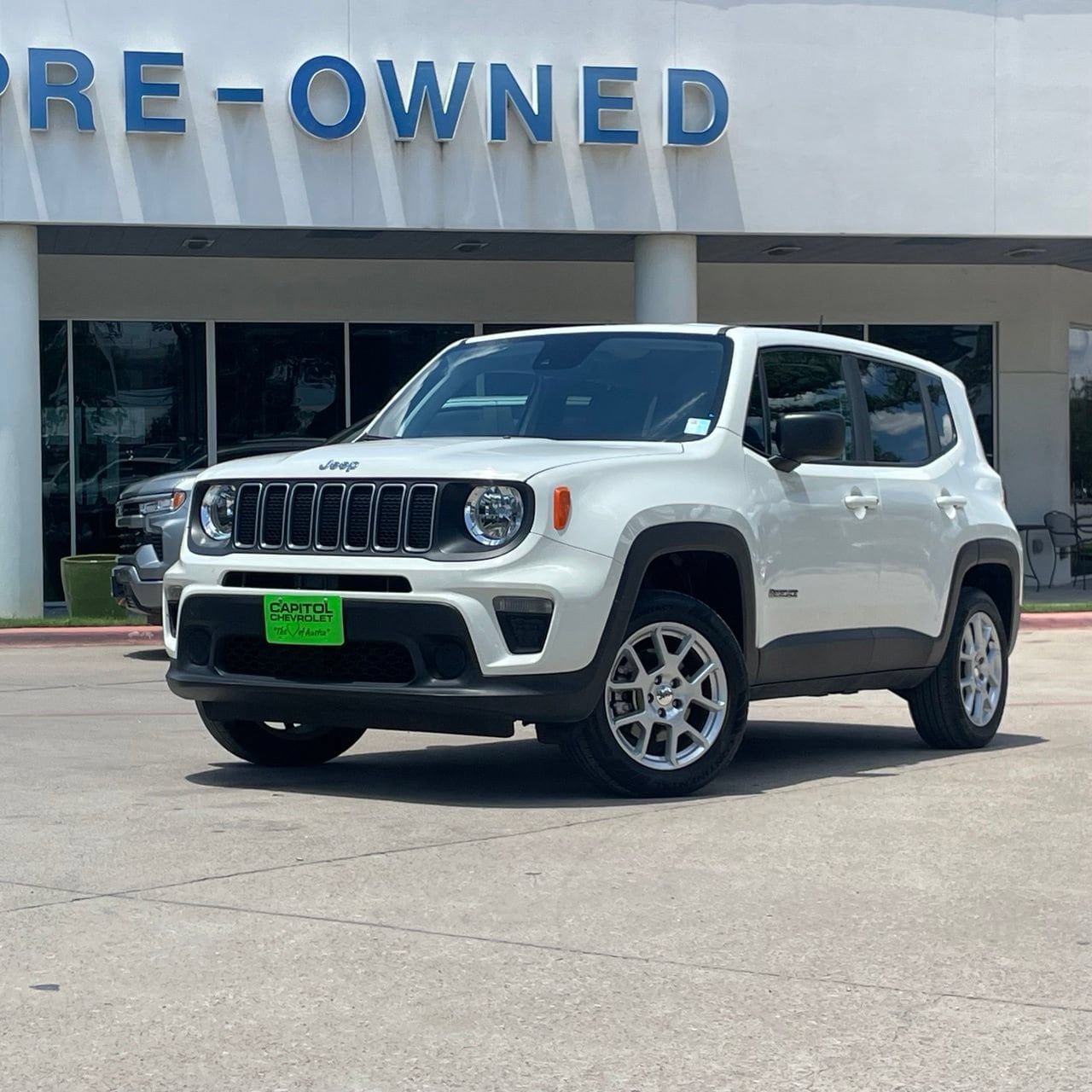 Used 2023 Jeep Renegade Latitude AWD/4WD image 1
