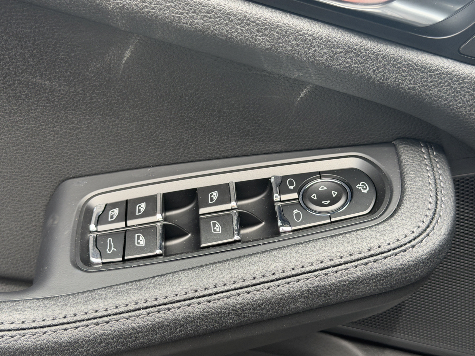 New 2026 Porsche Macan AWD/4WD image 23