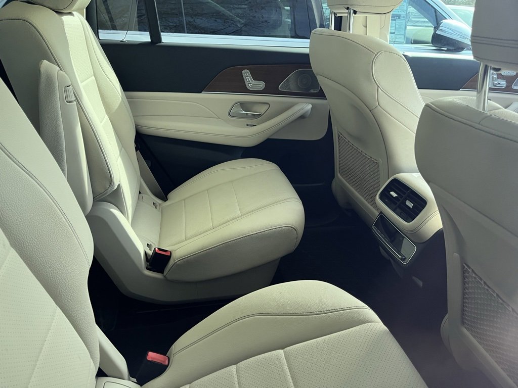 Used 2025 Mercedes-Benz GLS 450 4MATIC image 9