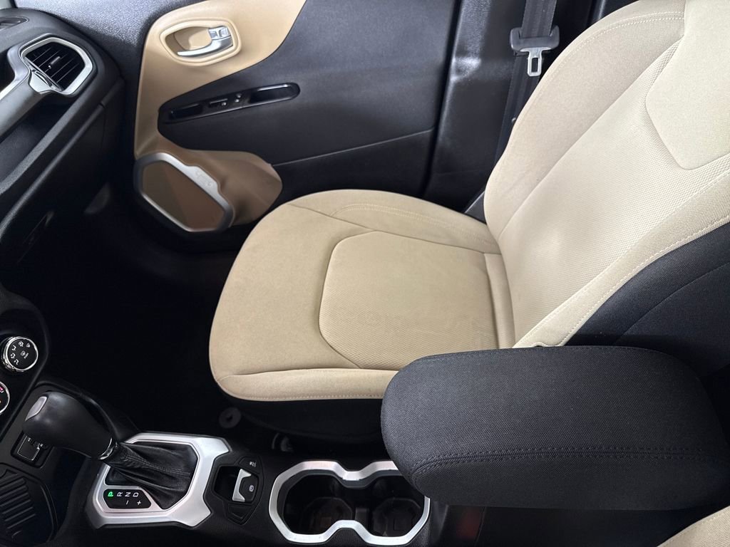 Used 2017 Jeep Renegade Latitude image 17