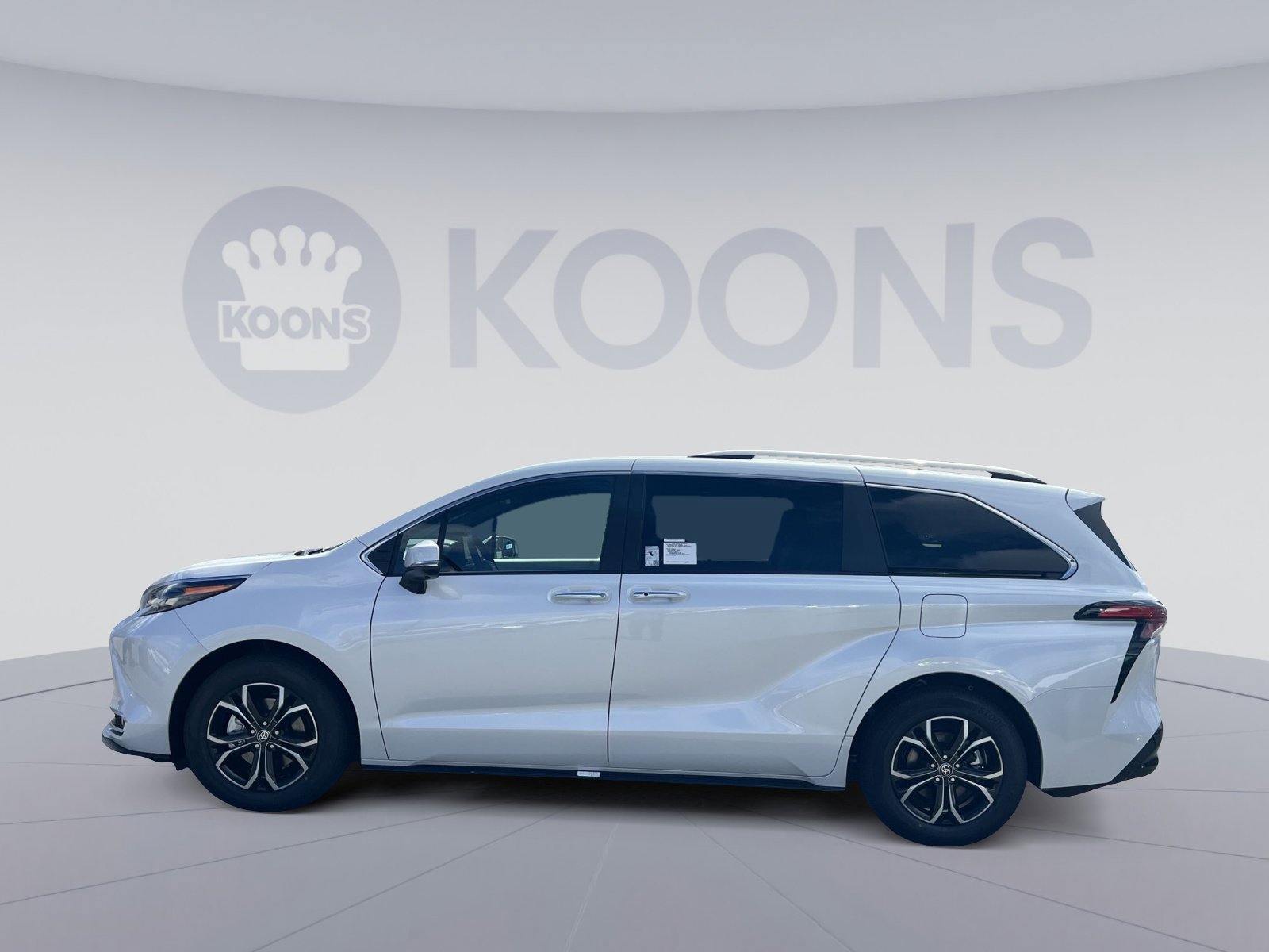 New 2026 Toyota Sienna Platinum image 2