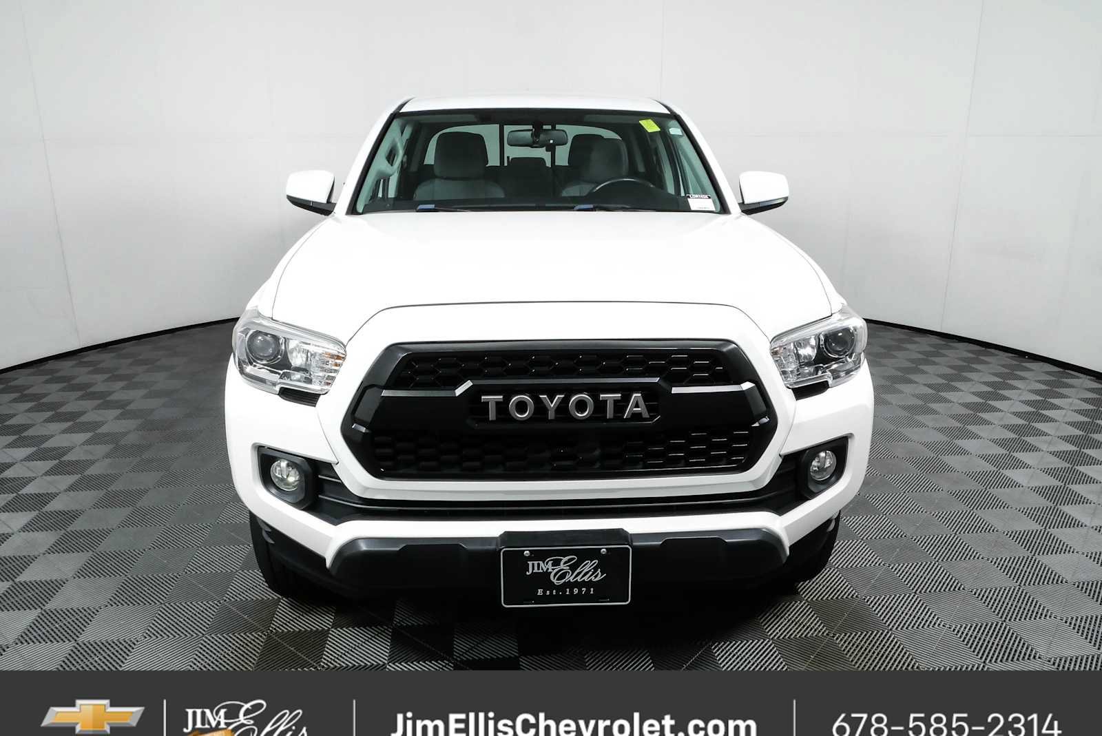 Used 2017 Toyota Tacoma SR5 w/ Tow Package AWD/4WD image 23