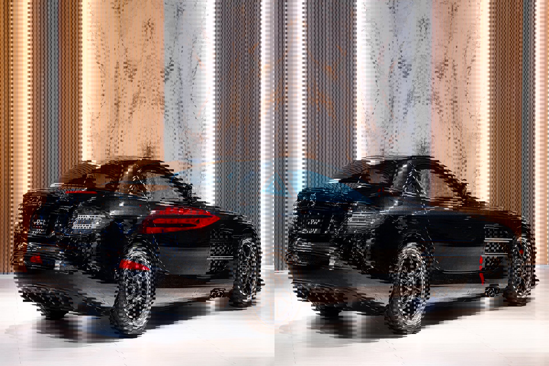 Used 2006 Mercedes-Benz SLR image 2