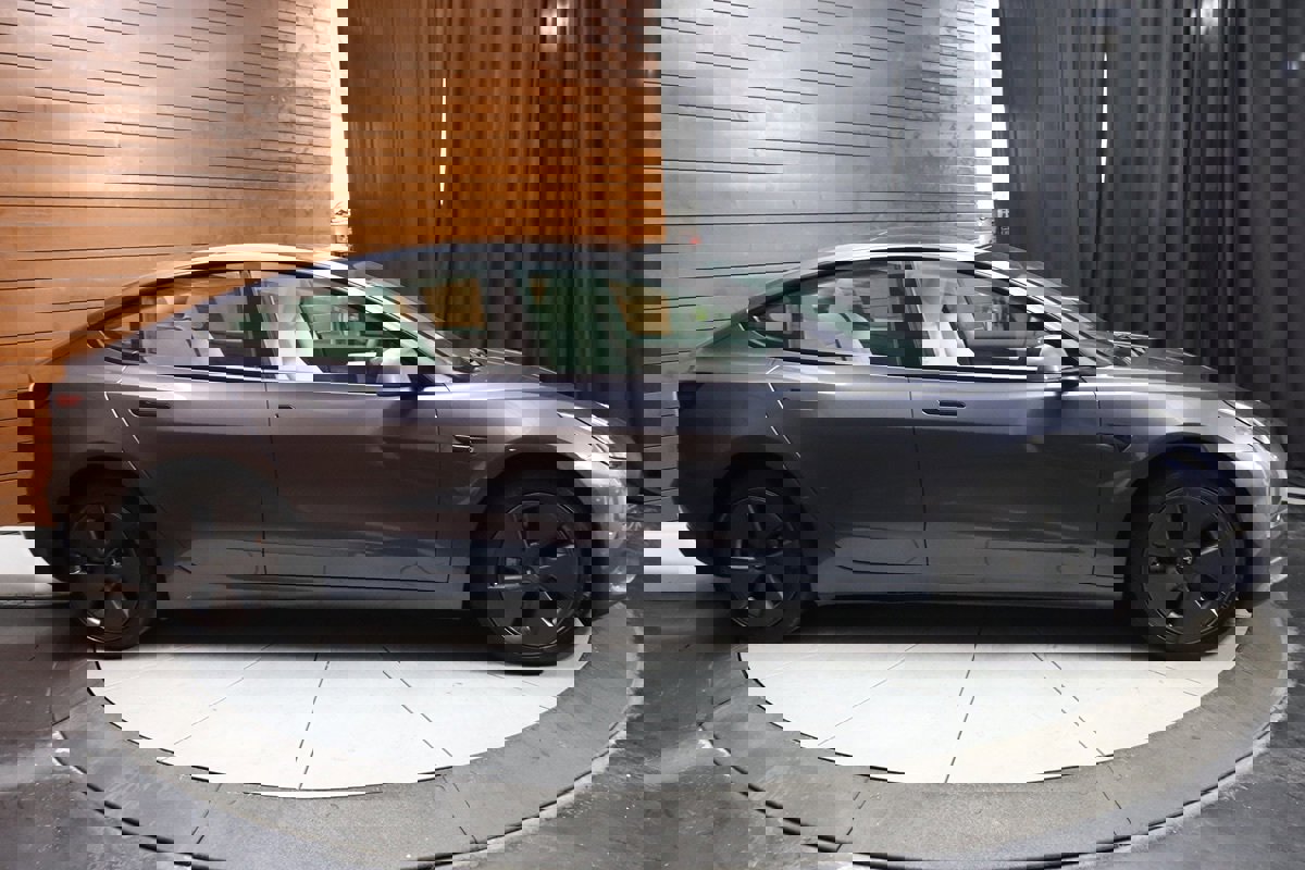 Used 2023 Tesla Model 3 Standard Range image 17