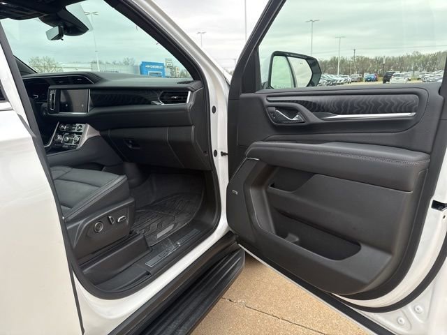 Used 2024 GMC Yukon XL Denali w/ Advanced Technology Package image 23