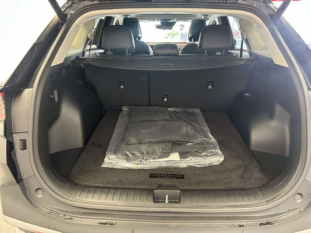 Used 2025 Kia Sportage EX w/ Premium Package FWD image 11