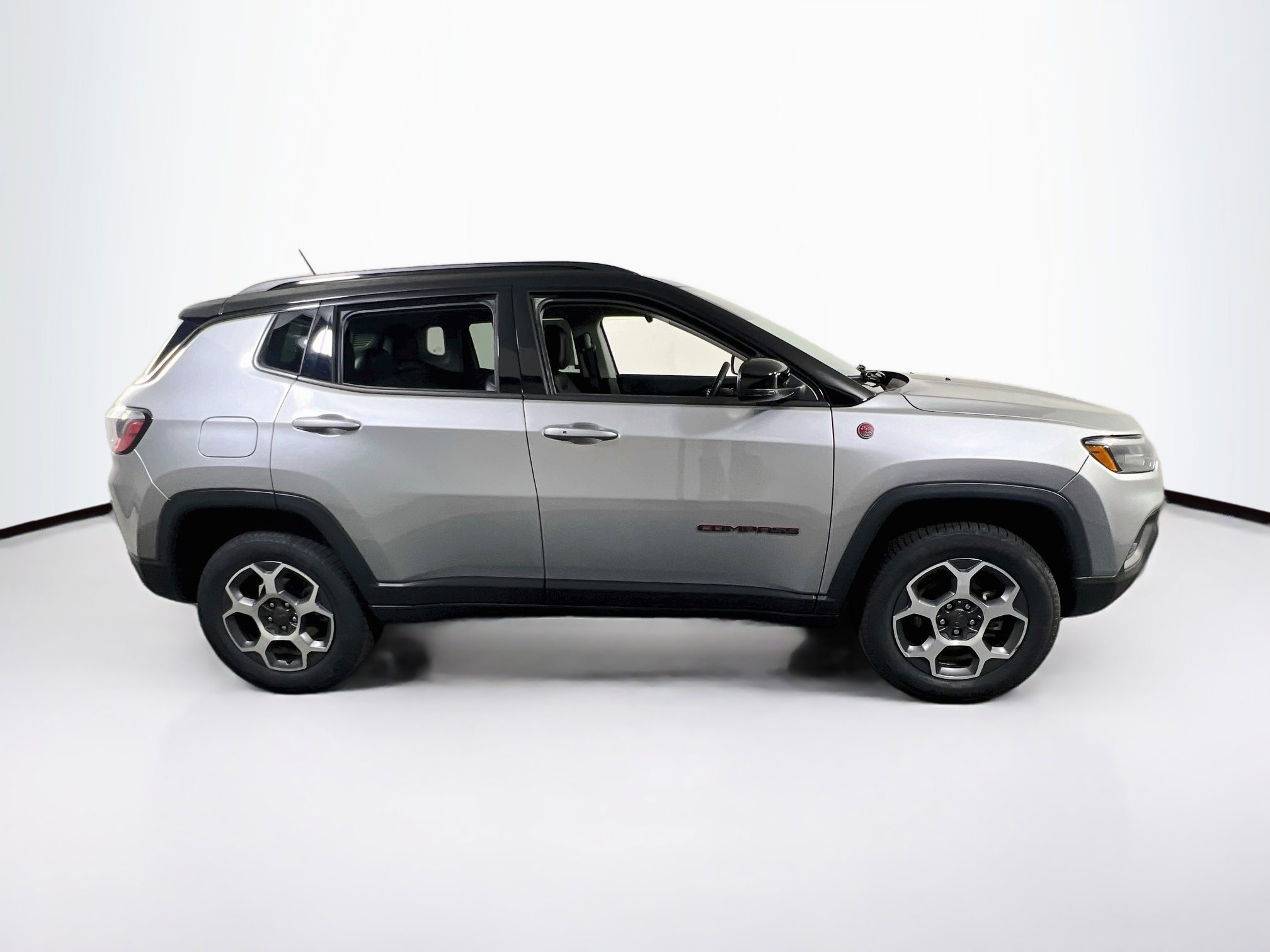 Used 2022 Jeep Compass Trailhawk image 4