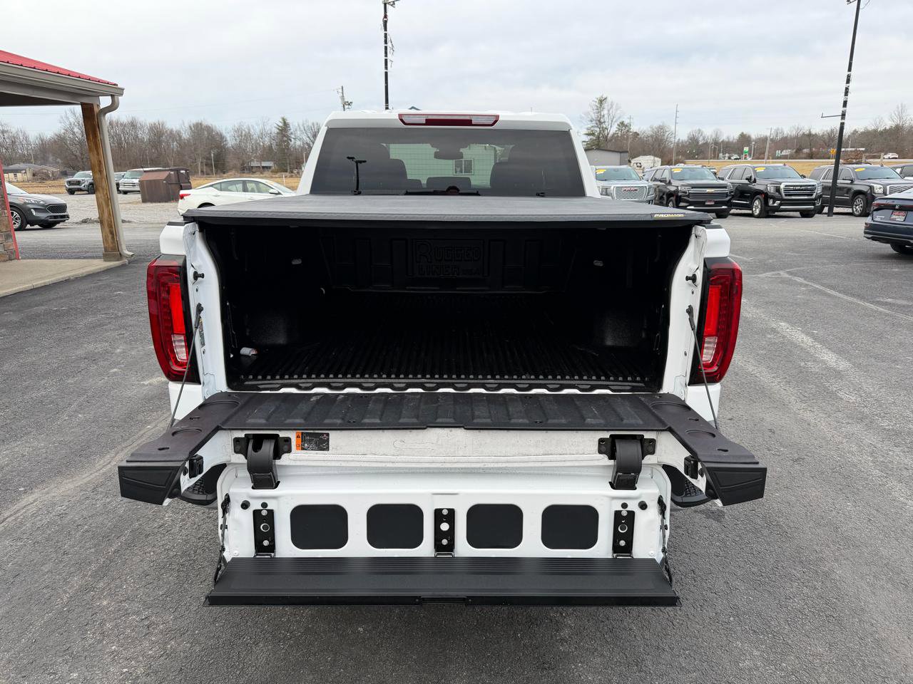 Used 2026 GMC Sierra 1500 SLT image 8