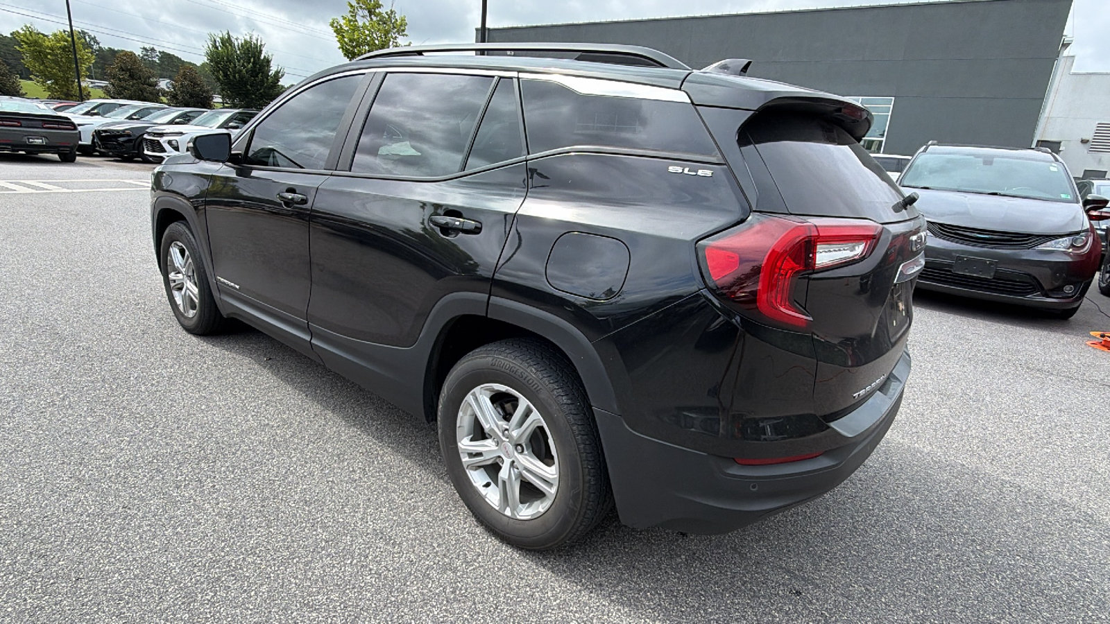Used 2022 GMC Terrain SLE w/ Driver Convenience Package AWD/4WD image 10
