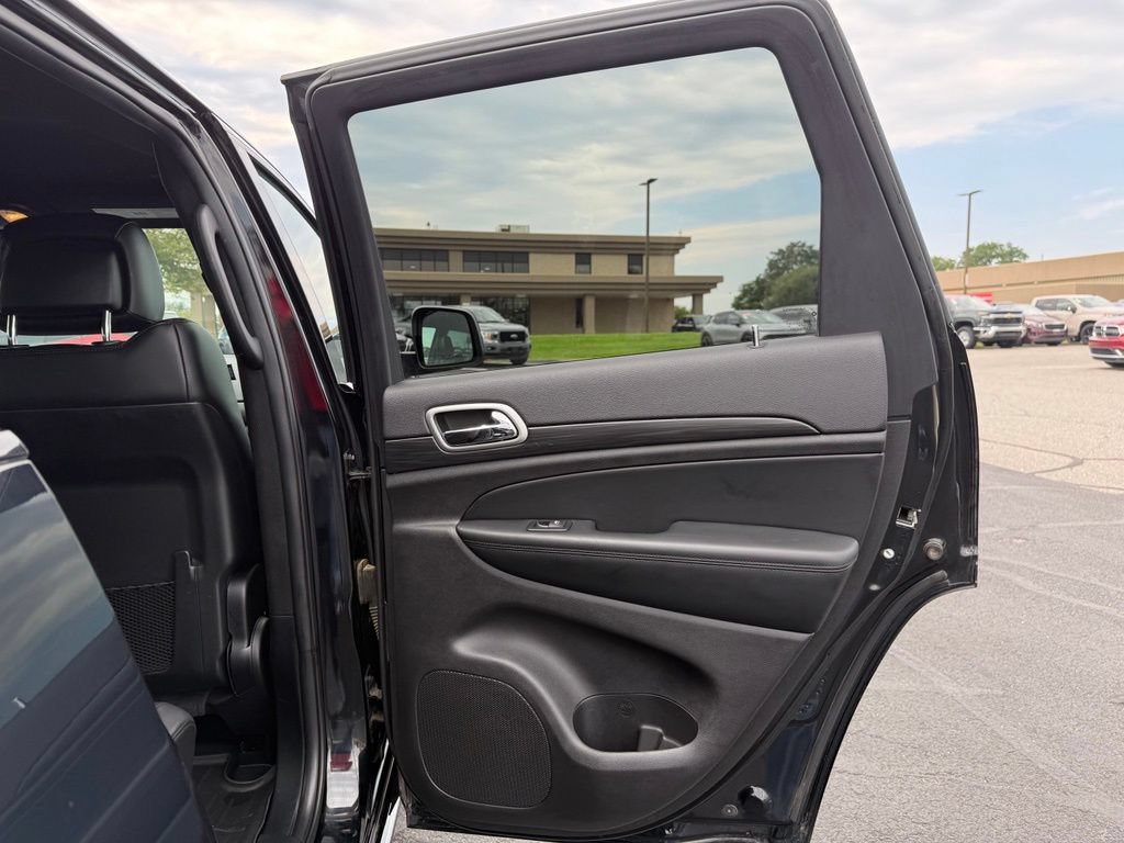 Used 2020 Jeep Grand Cherokee Altitude AWD/4WD image 11