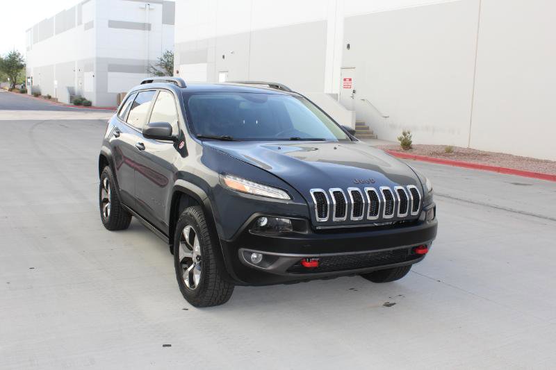 Used 2017 Jeep Cherokee Trailhawk image 3