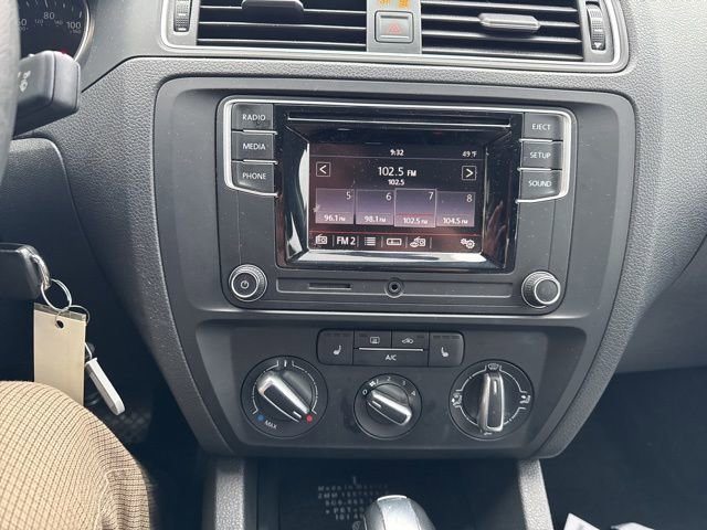 Used 2017 Volkswagen Jetta S w/ Jetta S Cold Weather Package image 16