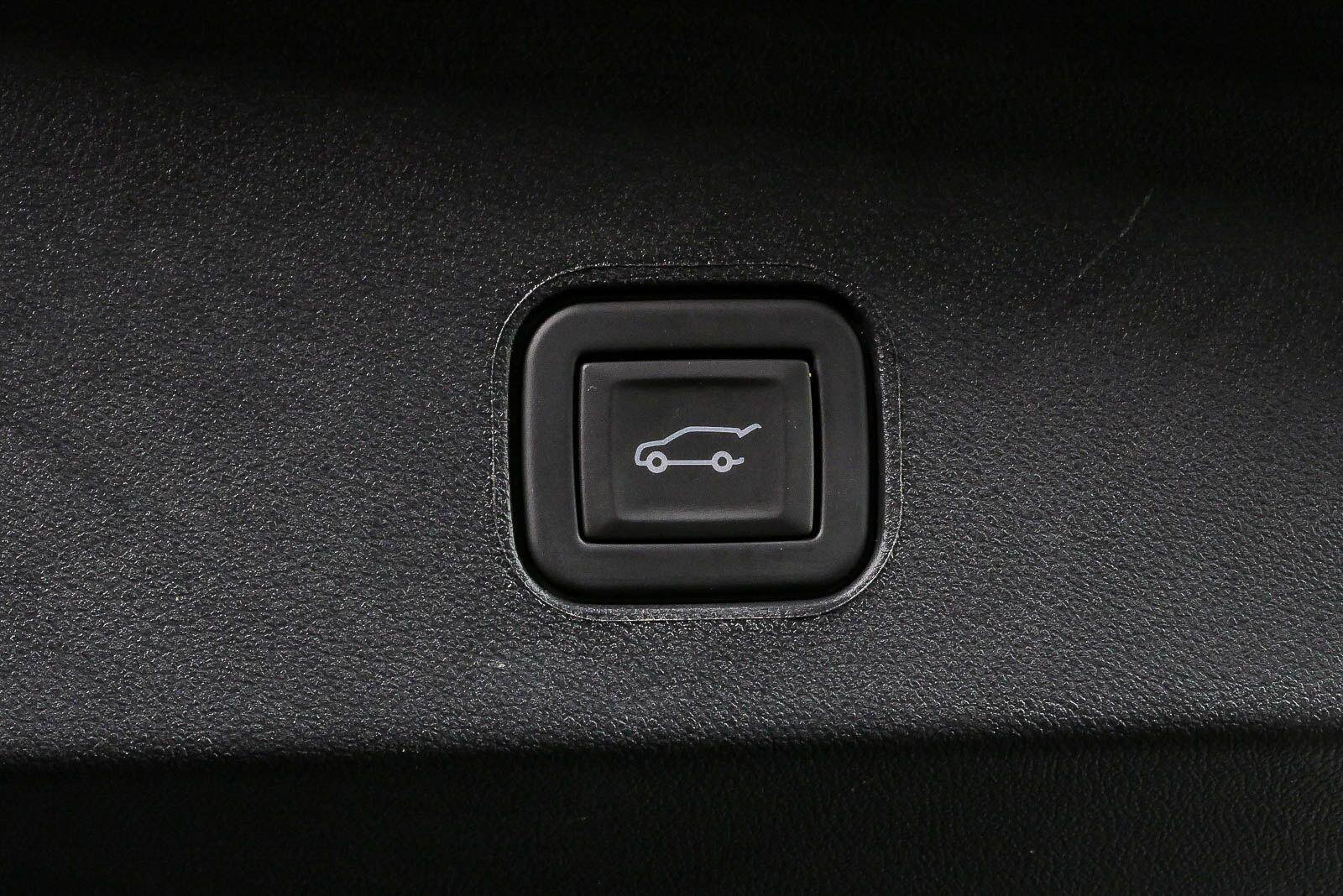 Used 2024 Cadillac Lyriq Luxury AWD/4WD image 31