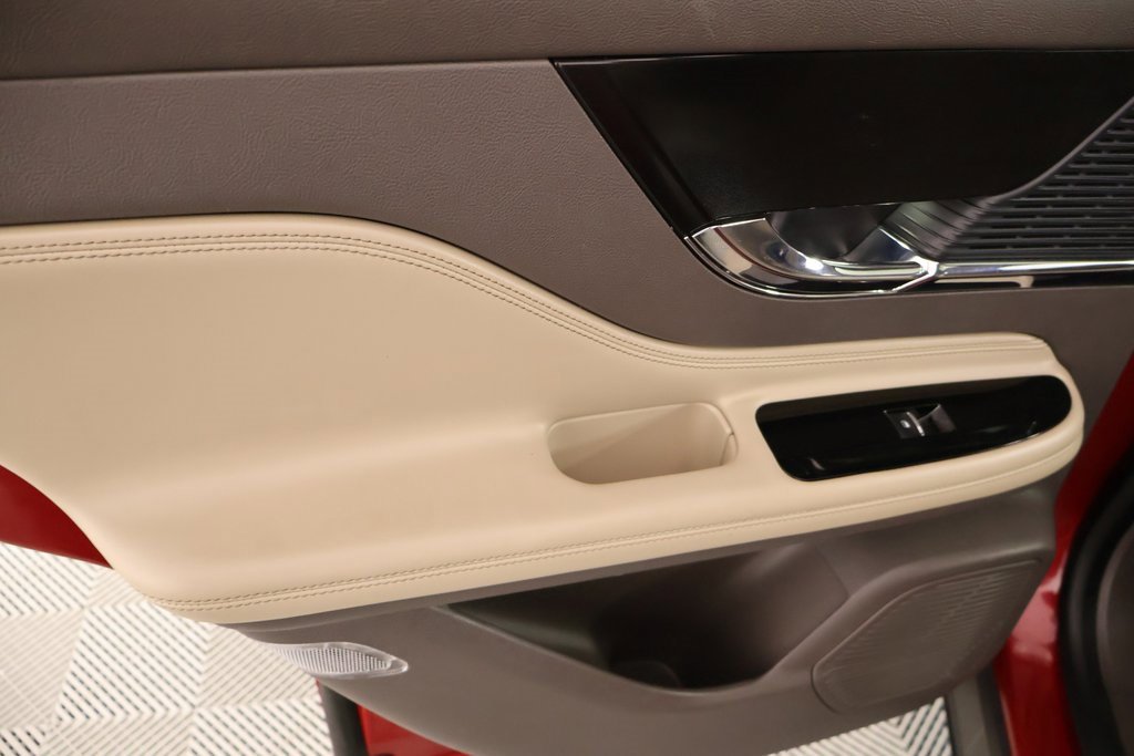 Used 2021 Lincoln Corsair AWD w/ Premium Package image 18