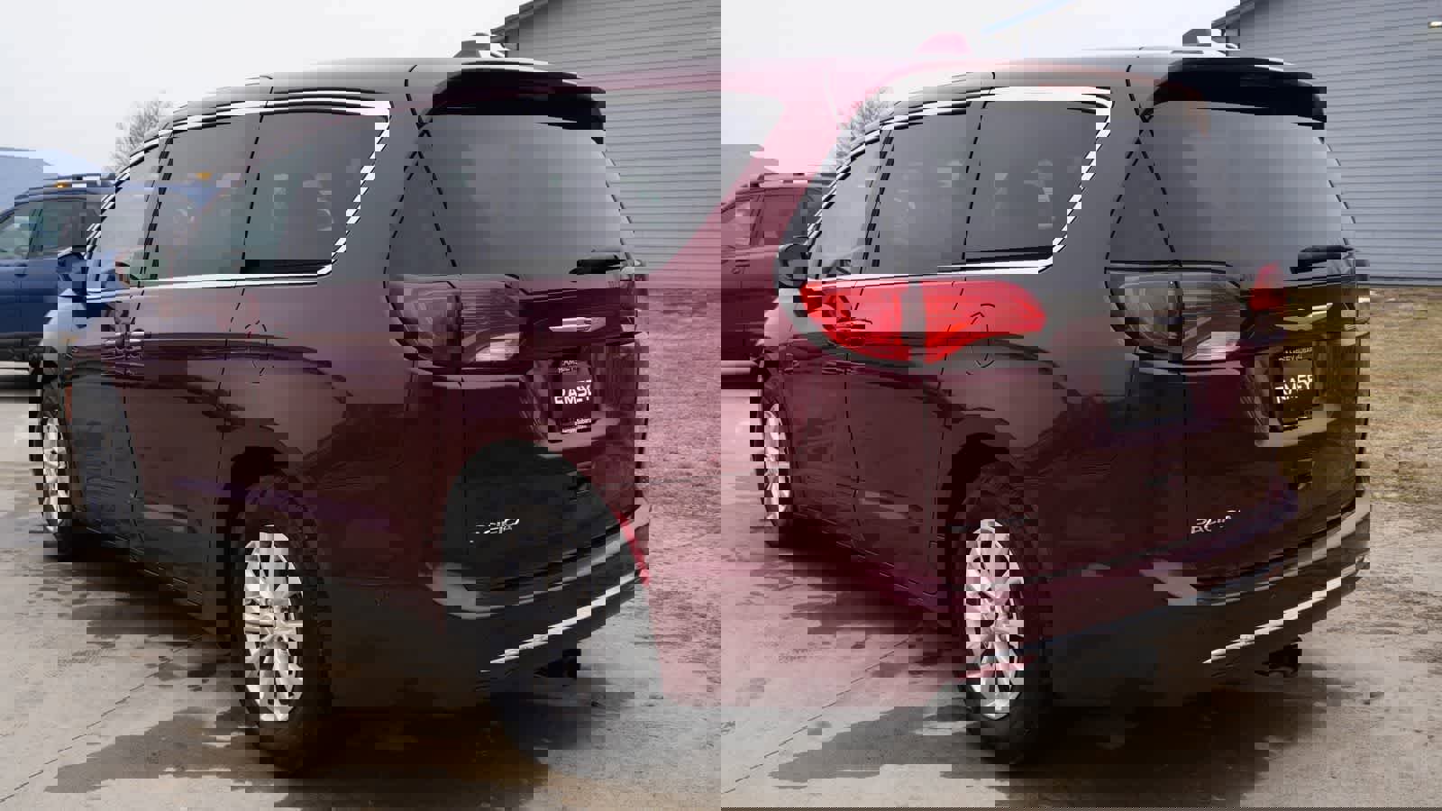 Used 2019 Chrysler Pacifica Touring Plus w/ Advanced Safetytec Group image 4