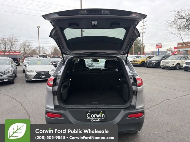 Used 2018 Jeep Cherokee Latitude Plus w/ Cold Weather Group image 29