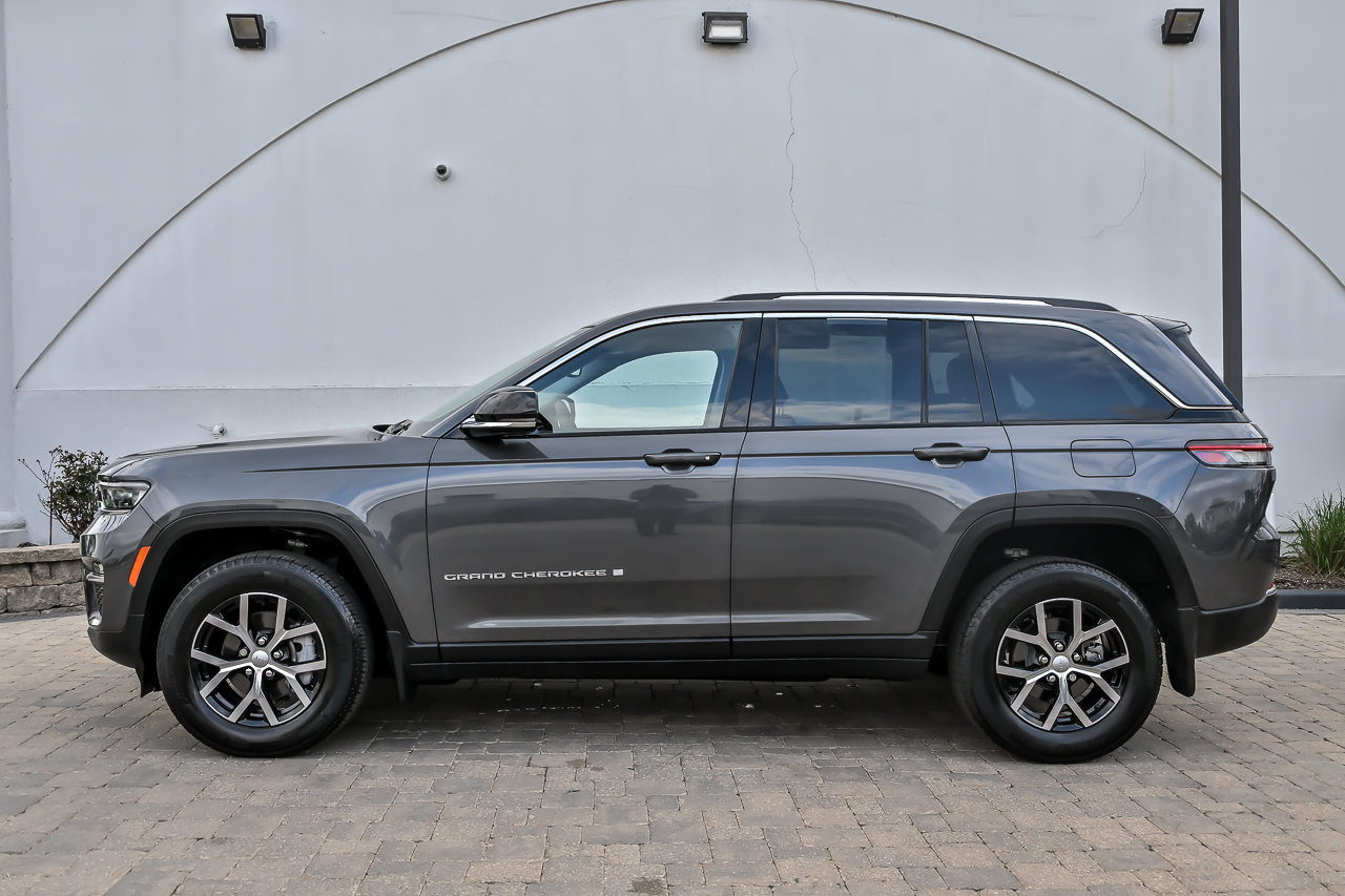 Used 2023 Jeep Grand Cherokee Limited w/ MOPAR Finishing Package AWD/4WD image 11