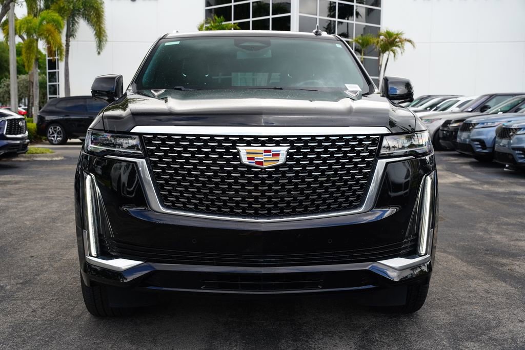 Used 2024 Cadillac Escalade ESV Luxury image 2