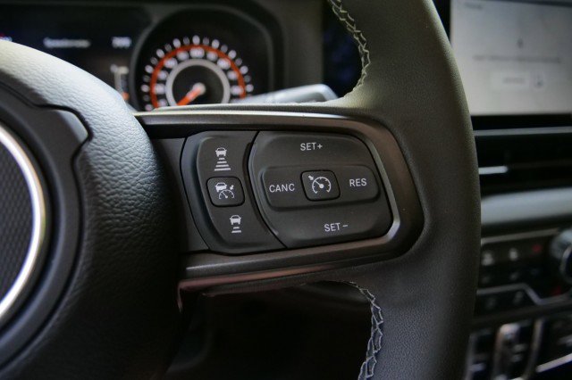 Used 2025 Jeep Gladiator Sport image 23
