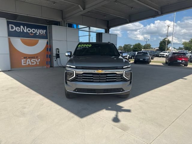 Used 2025 Chevrolet Suburban Premier AWD/4WD image 2