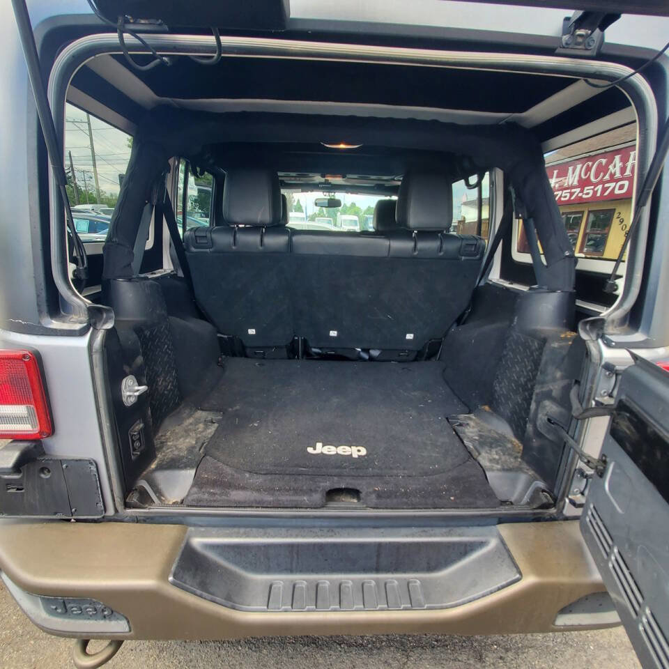 Used 2016 Jeep Wrangler Unlimited Sahara AWD/4WD image 7