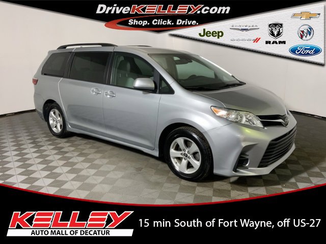 Used 2019 Toyota Sienna LE w/ LE Preferred Package image 1