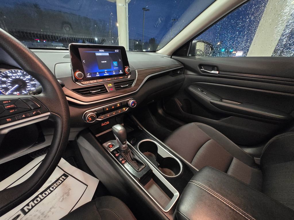 Used 2024 Nissan Altima 2.5 SV image 17