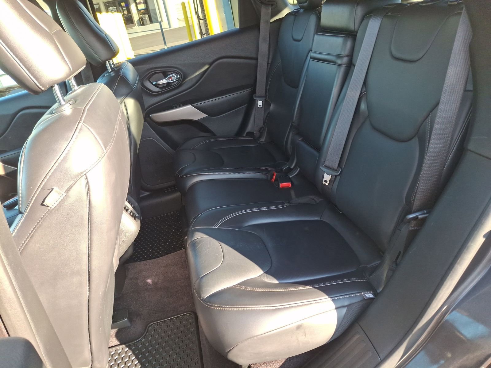 Used 2025 Jeep Grand Cherokee Limited w/ Black Appearance Package image 16