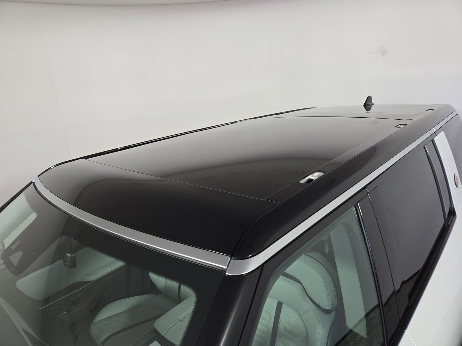 Used 2024 Rivian R1S Adventure AWD/4WD image 13