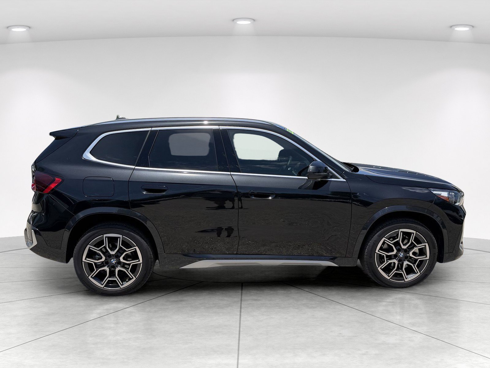 New 2026 BMW X1 xDrive28i AWD/4WD image 3