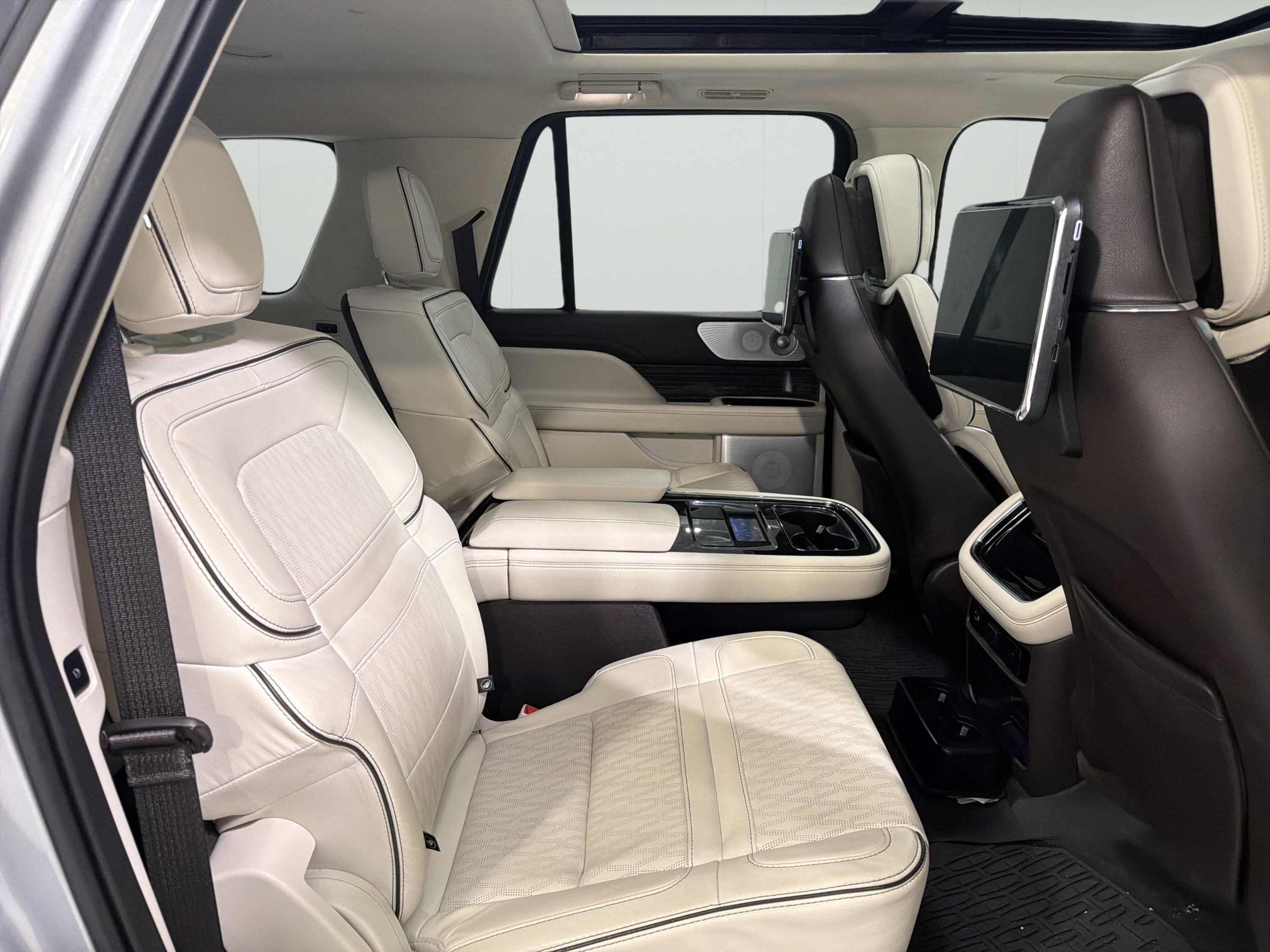 Used 2023 Lincoln Navigator L Black Label AWD/4WD image 14