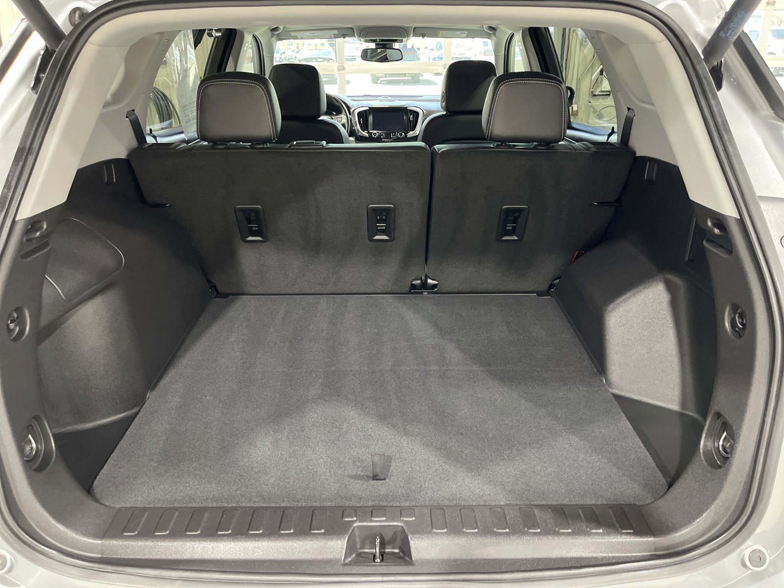Used 2024 GMC Terrain SLT w/ Infotainment Package II AWD/4WD image 15