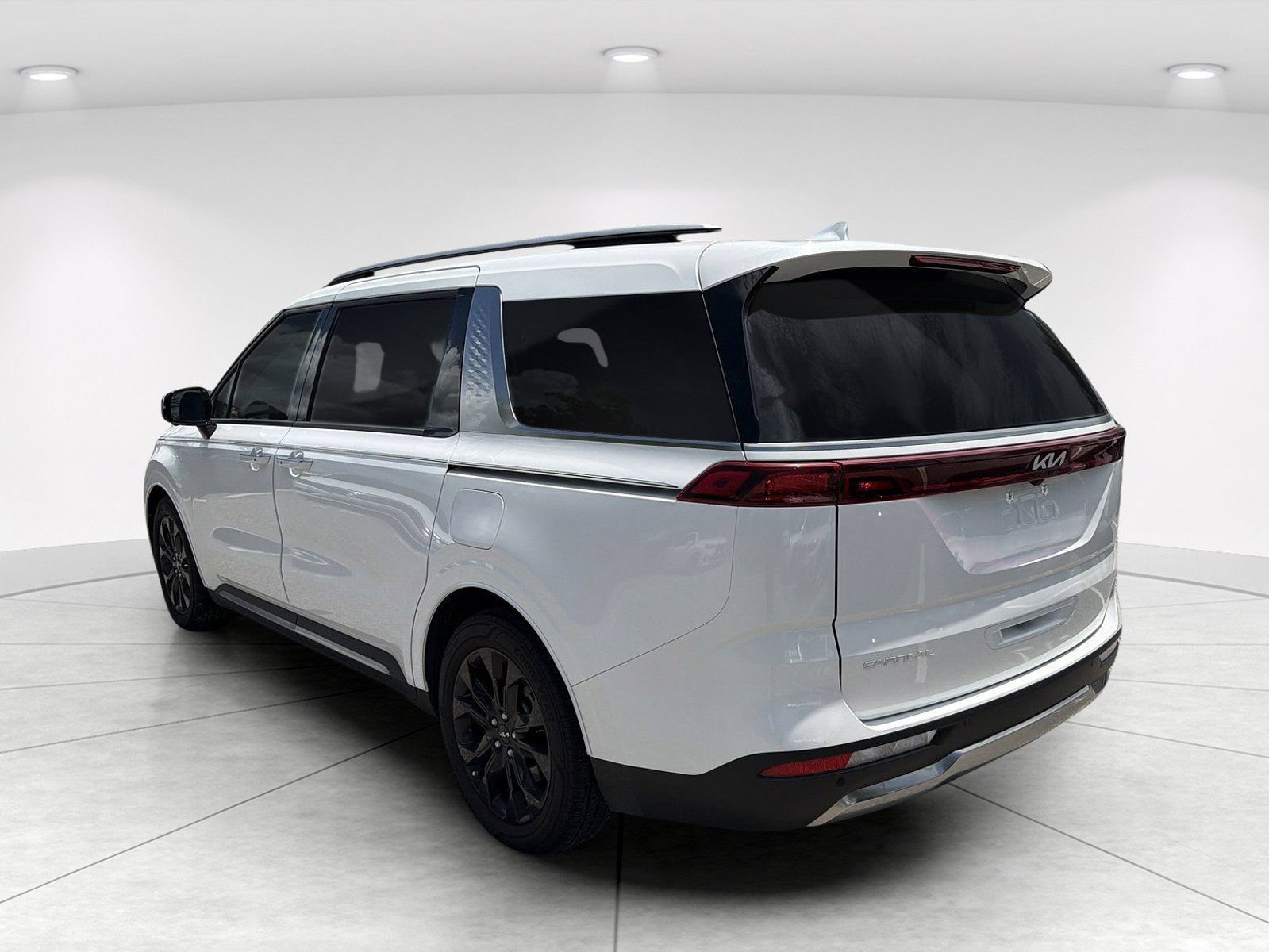 Used 2024 Kia Carnival SX FWD image 6