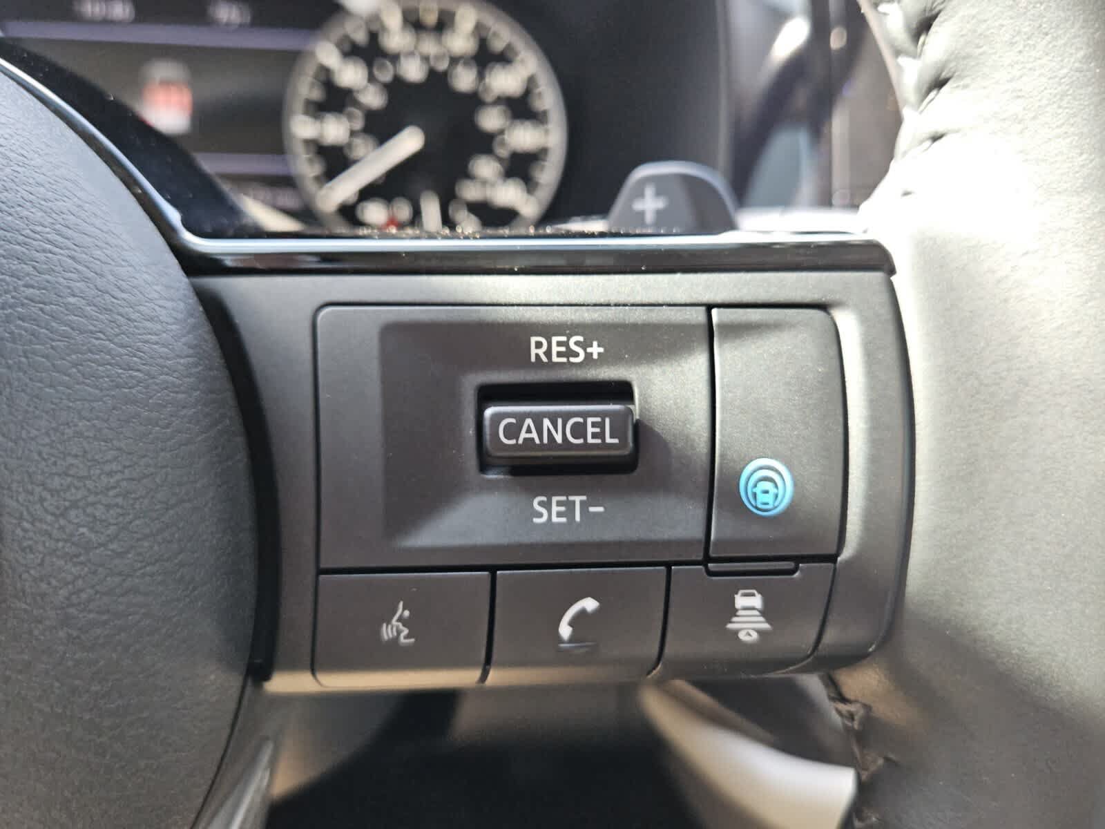 Used 2023 Nissan Pathfinder SL AWD/4WD image 13