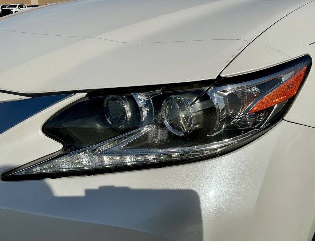 Used 2016 Lexus ES 350 w/ Luxury Package w/Wood Trim image 10