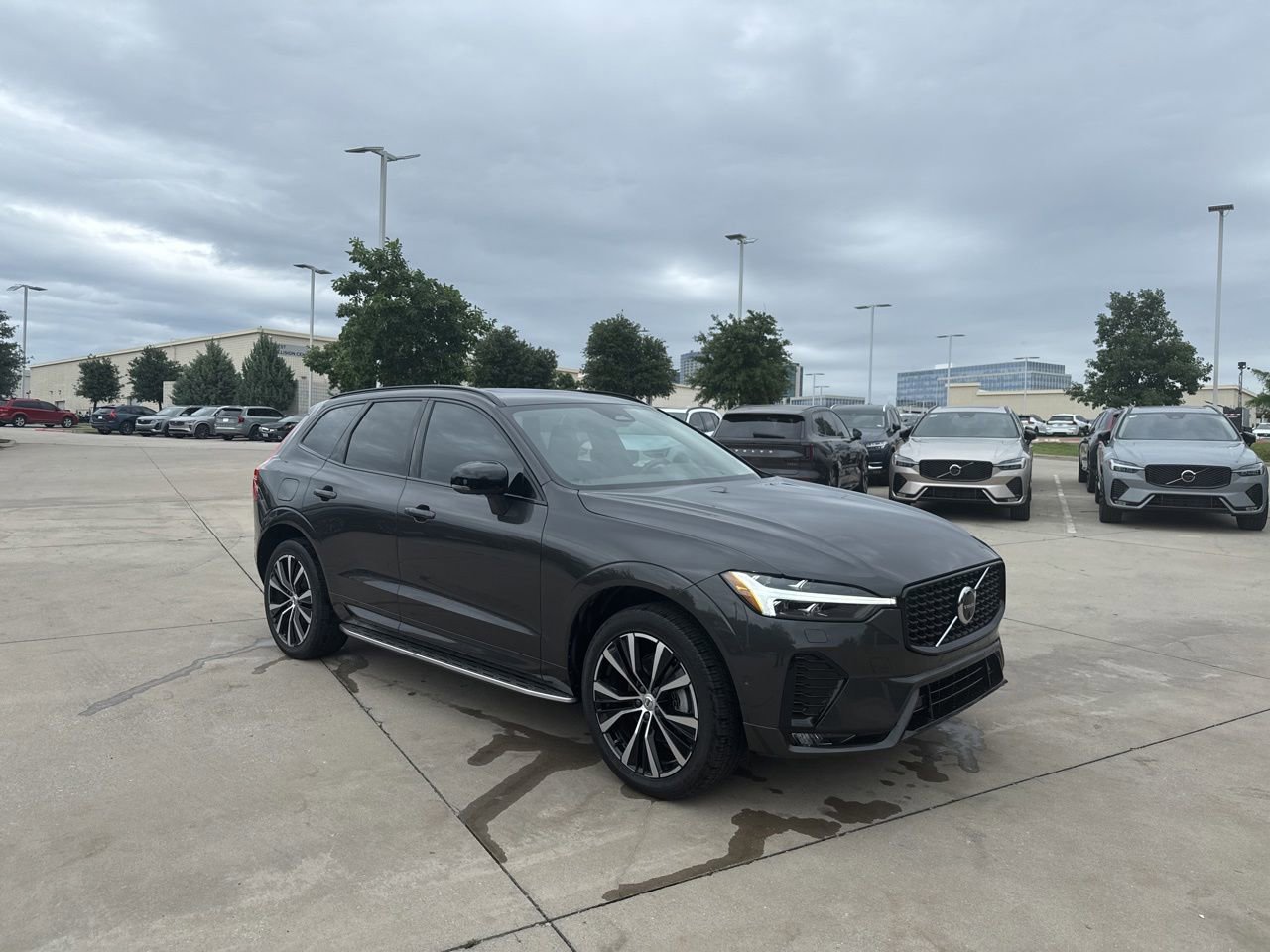 Used 2024 Volvo XC60 B5 Plus w/ Protection Package Premier AWD/4WD image 3