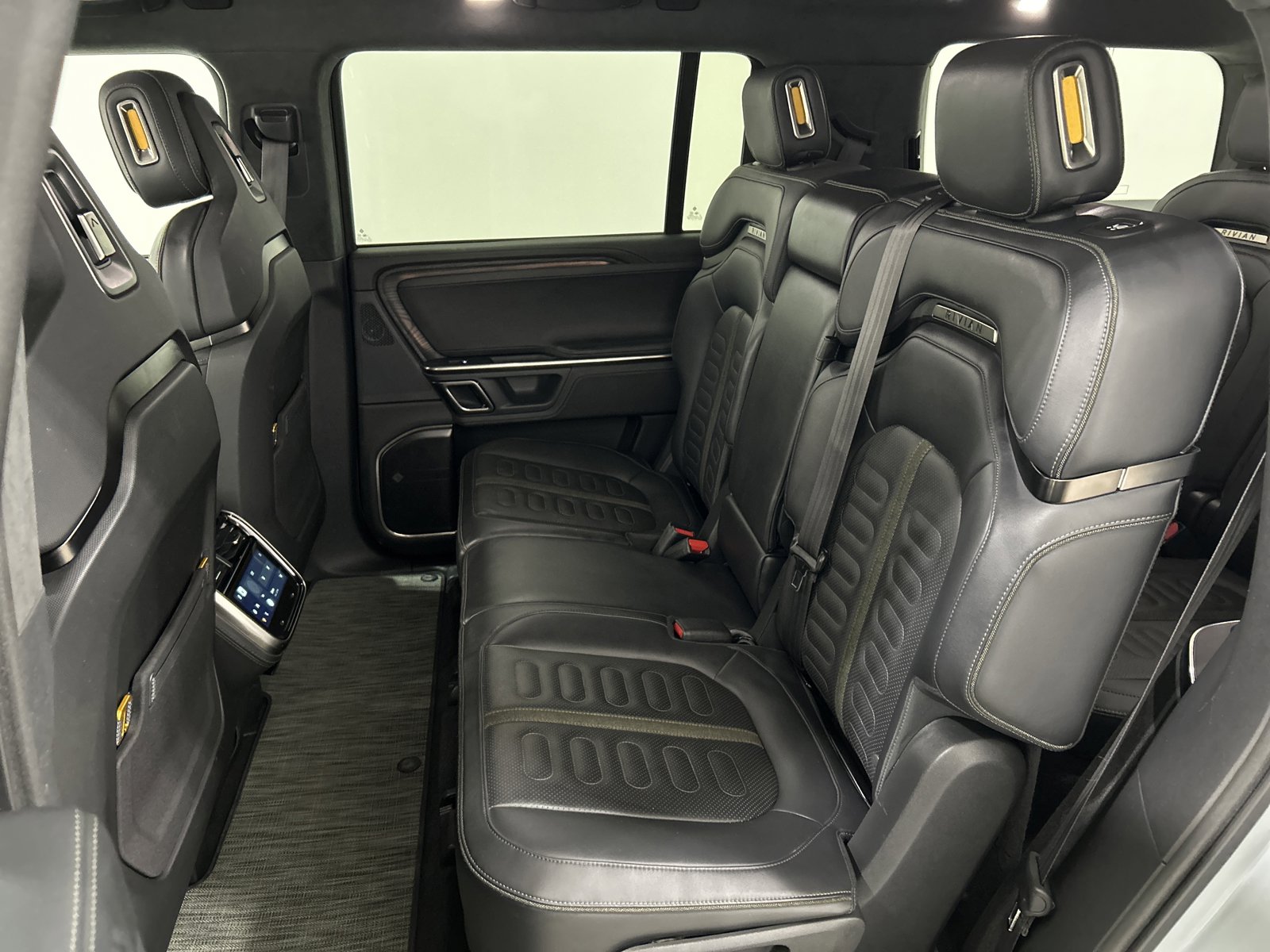 Used 2023 Rivian R1S Adventure image 21