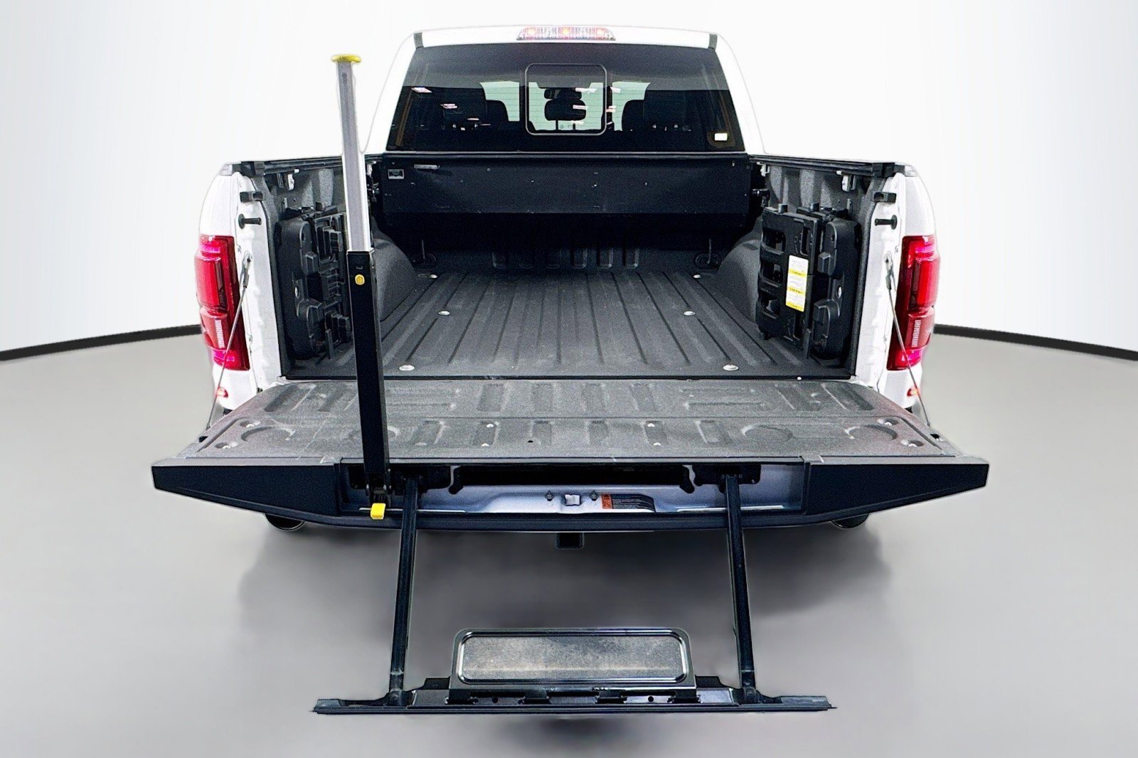 Used 2018 Ford F150 Raptor w/ Equipment Group 802A Luxury AWD/4WD image 24