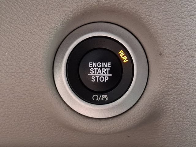 Used 2024 Chrysler Pacifica Touring-L FWD image 23