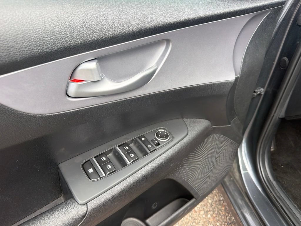Used 2024 Kia Forte LXS FWD image 11