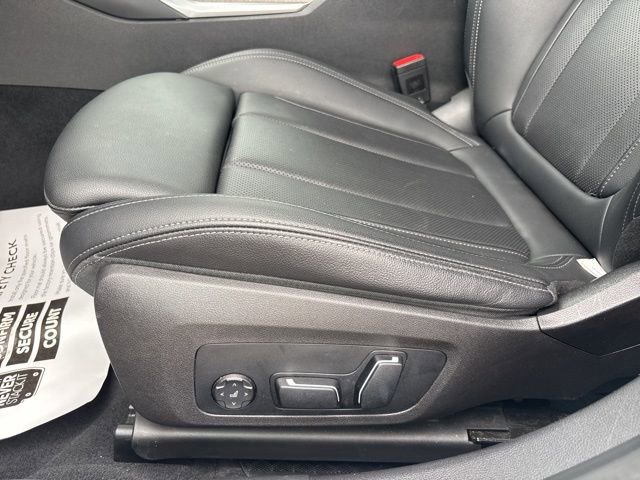 Used 2025 BMW 330i Sedan image 10