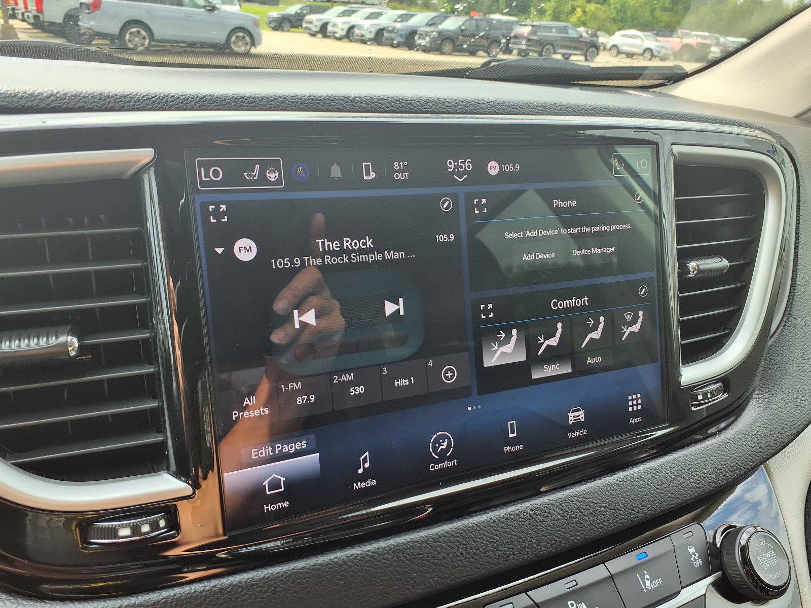 Used 2023 Chrysler Pacifica Touring-L FWD image 19