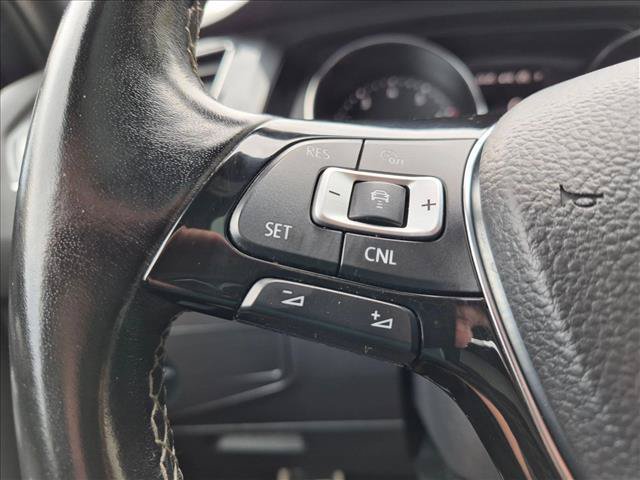 Used 2018 Volkswagen Tiguan SEL AWD/4WD image 11