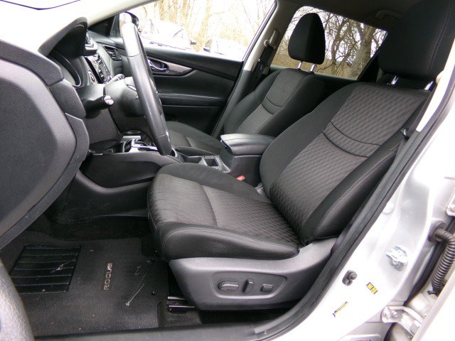 Used 2017 Nissan Rogue SV image 13