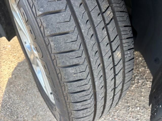 Used 2018 Ford Edge SE image 3