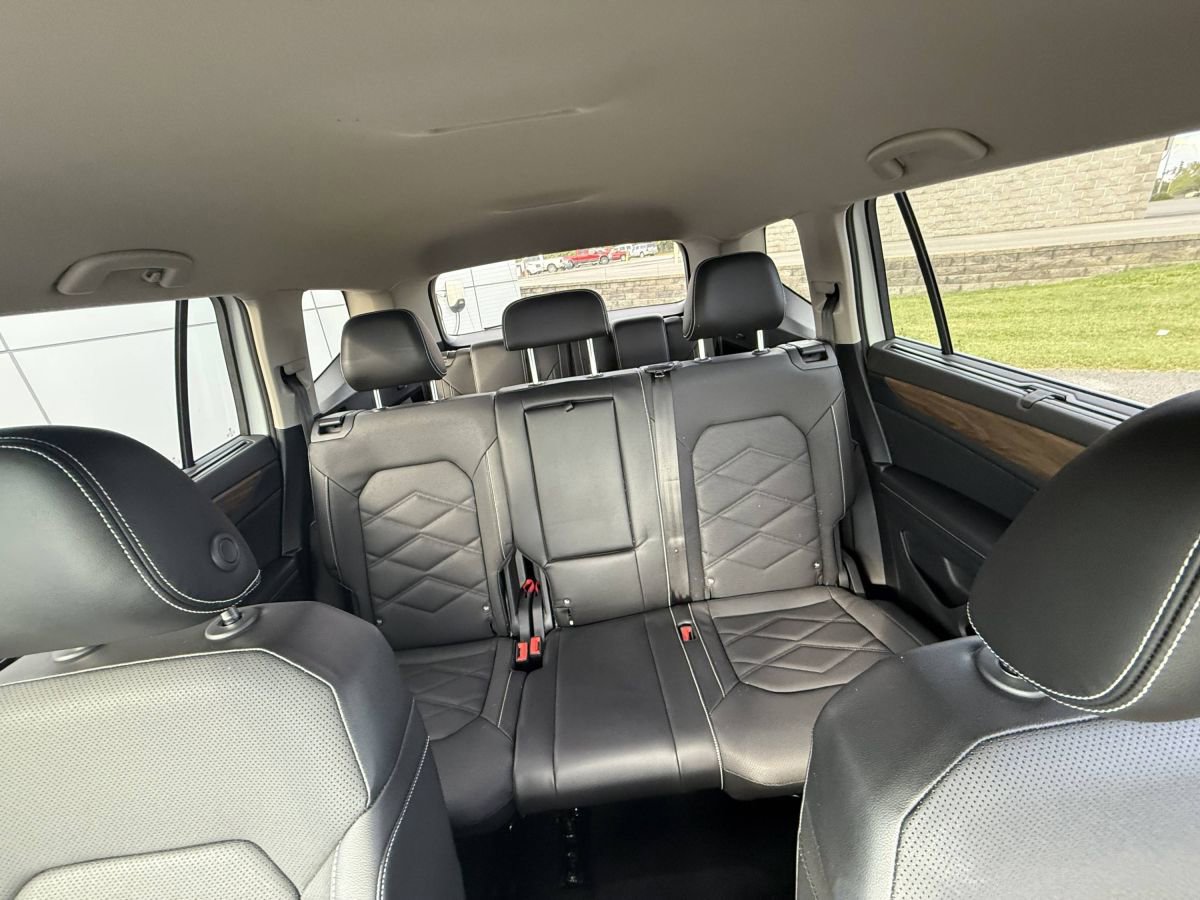 Used 2024 Volkswagen Atlas SE w/ Black Wheel Package image 11
