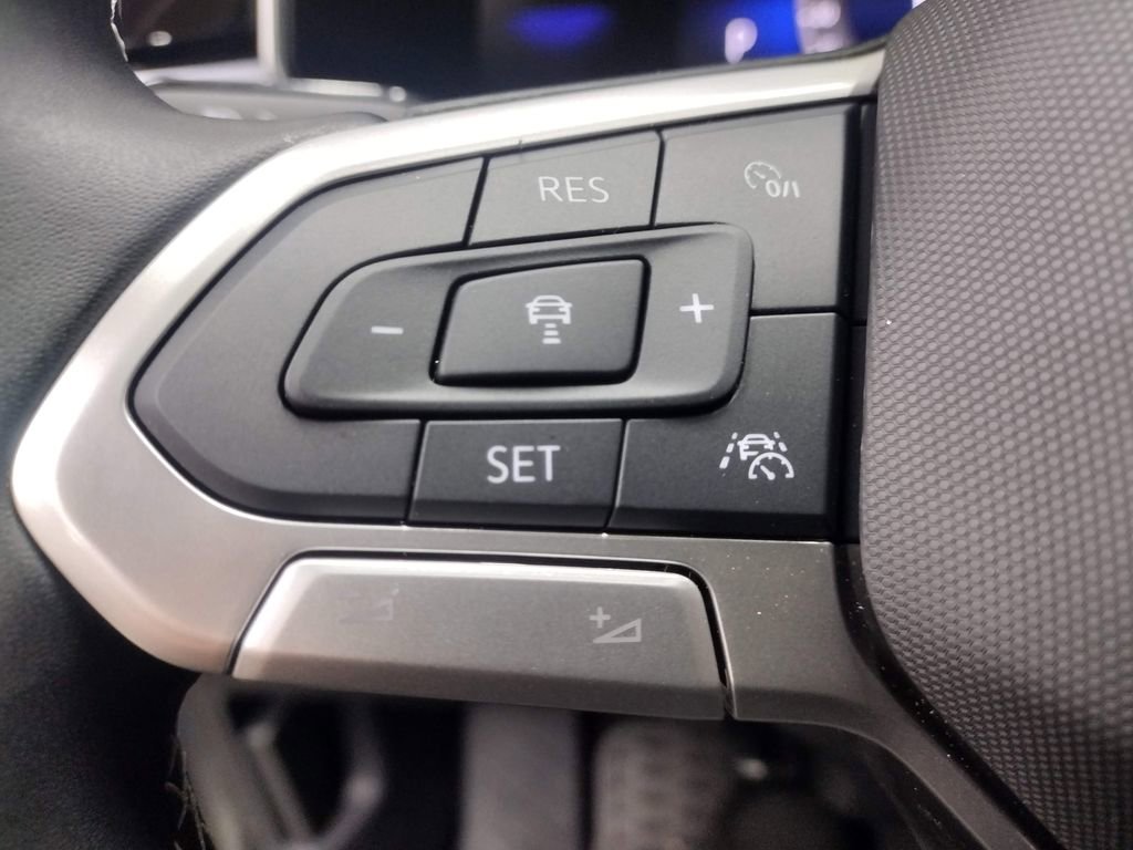 New 2025 Volkswagen Taos SE image 24