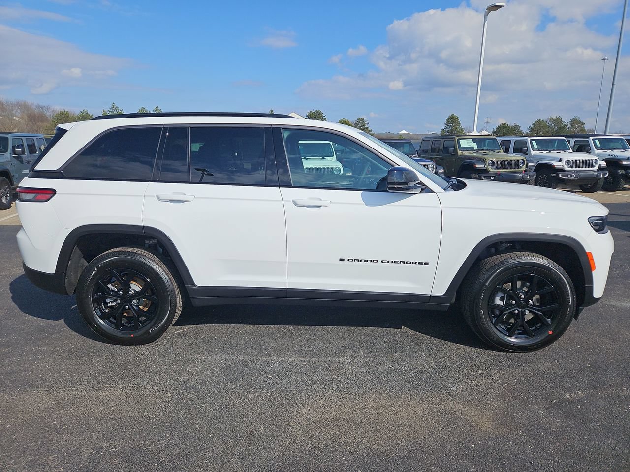 New 2026 Jeep Grand Cherokee Altitude AWD/4WD image 8
