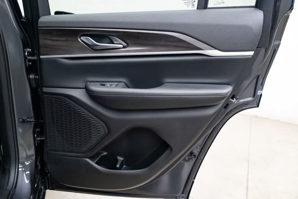 New 2026 Jeep Grand Cherokee Altitude AWD/4WD image 30