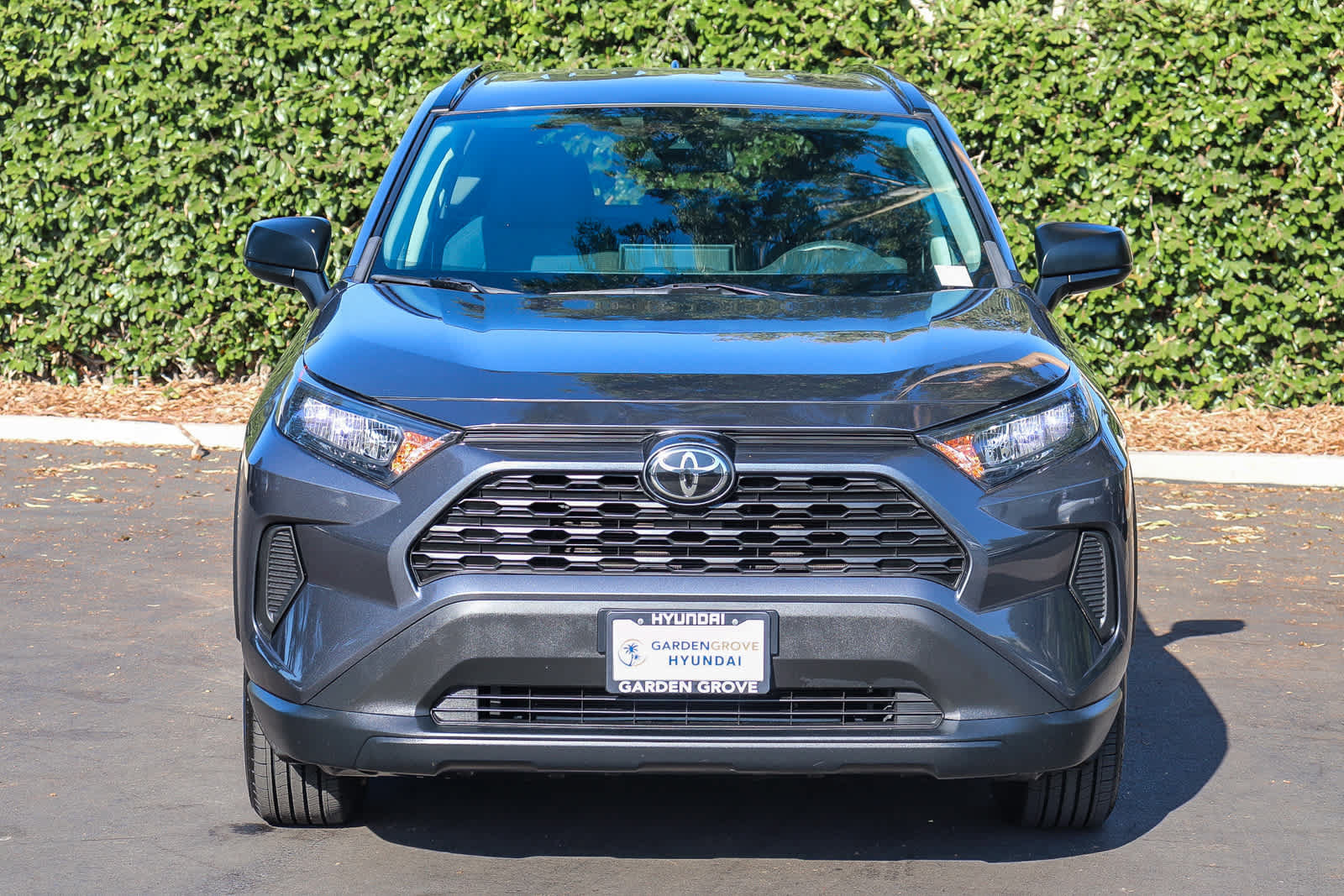 Used 2021 Toyota RAV4 LE AWD/4WD image 2